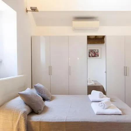 Penthouse Pantheon With Terrace 2br 2ba * Rome
